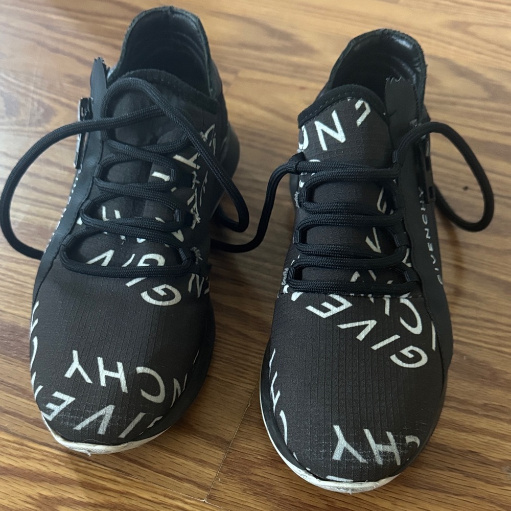 Givenchy Black Logo Sneakers kids 1.5 or 2 boys zipper shoes